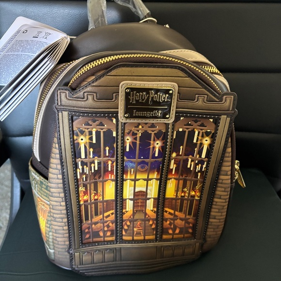 Loungefly Harry Potter Hogwarts Great Hall Light-Up Mini Backpack  New With Tags - Picture 2 of 3